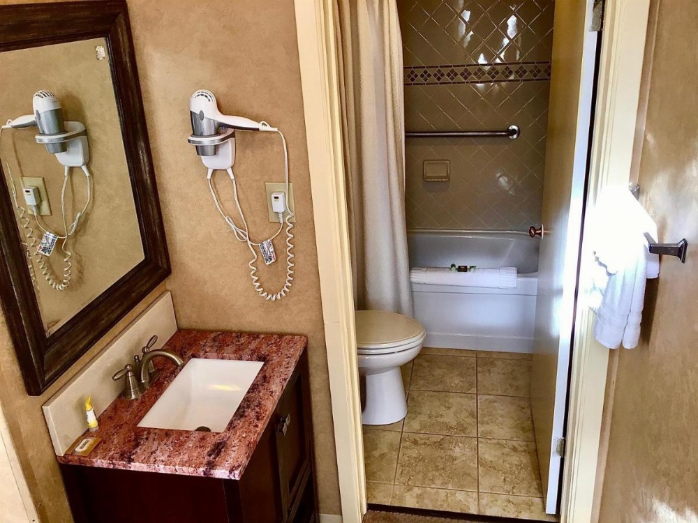 Room image 4